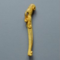 http://www.arturmoser.de/files/gimgs/th-30_Rain Dragon, 2019, Hirschgeweih, 12,6 x 1,7 x 2 cm.jpg